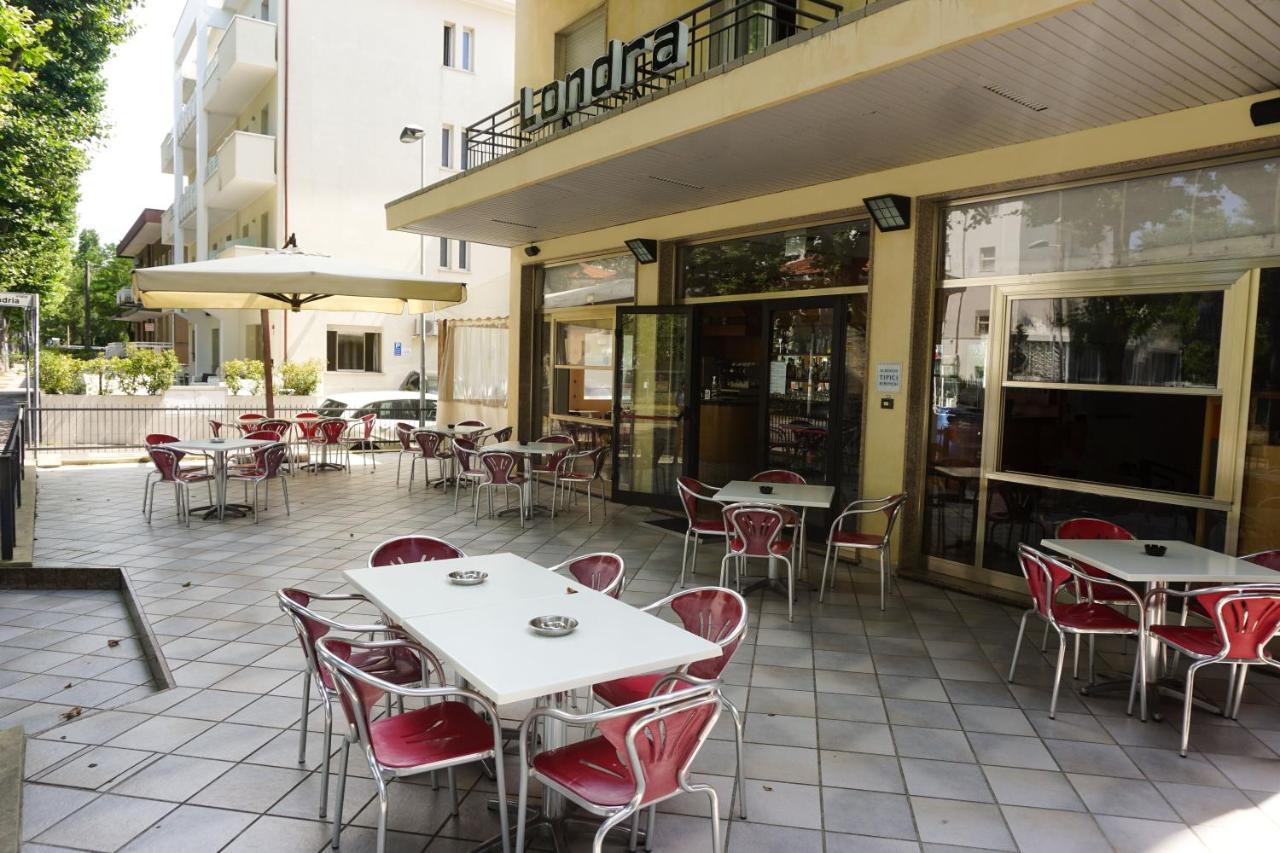 Hotel Londra Римини Екстериор снимка