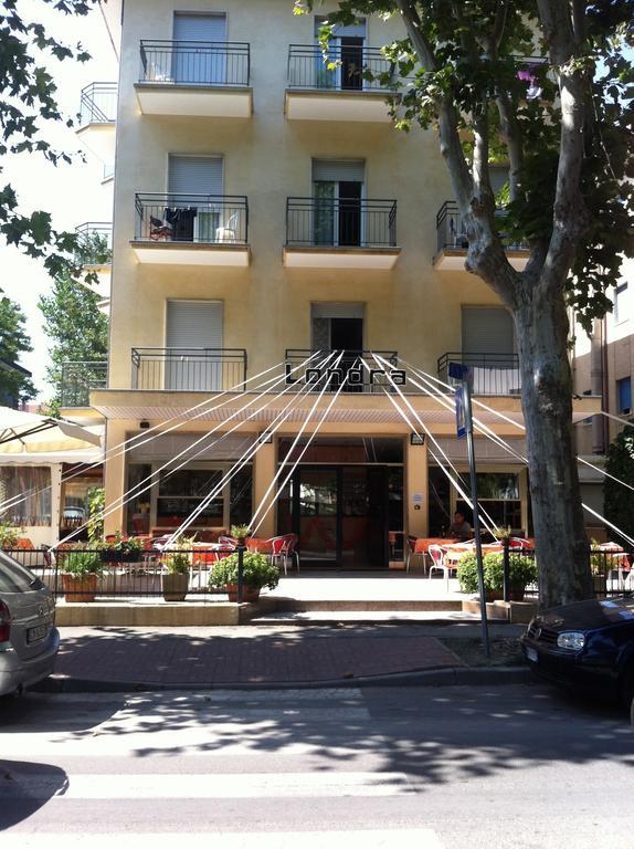 Hotel Londra Римини Екстериор снимка